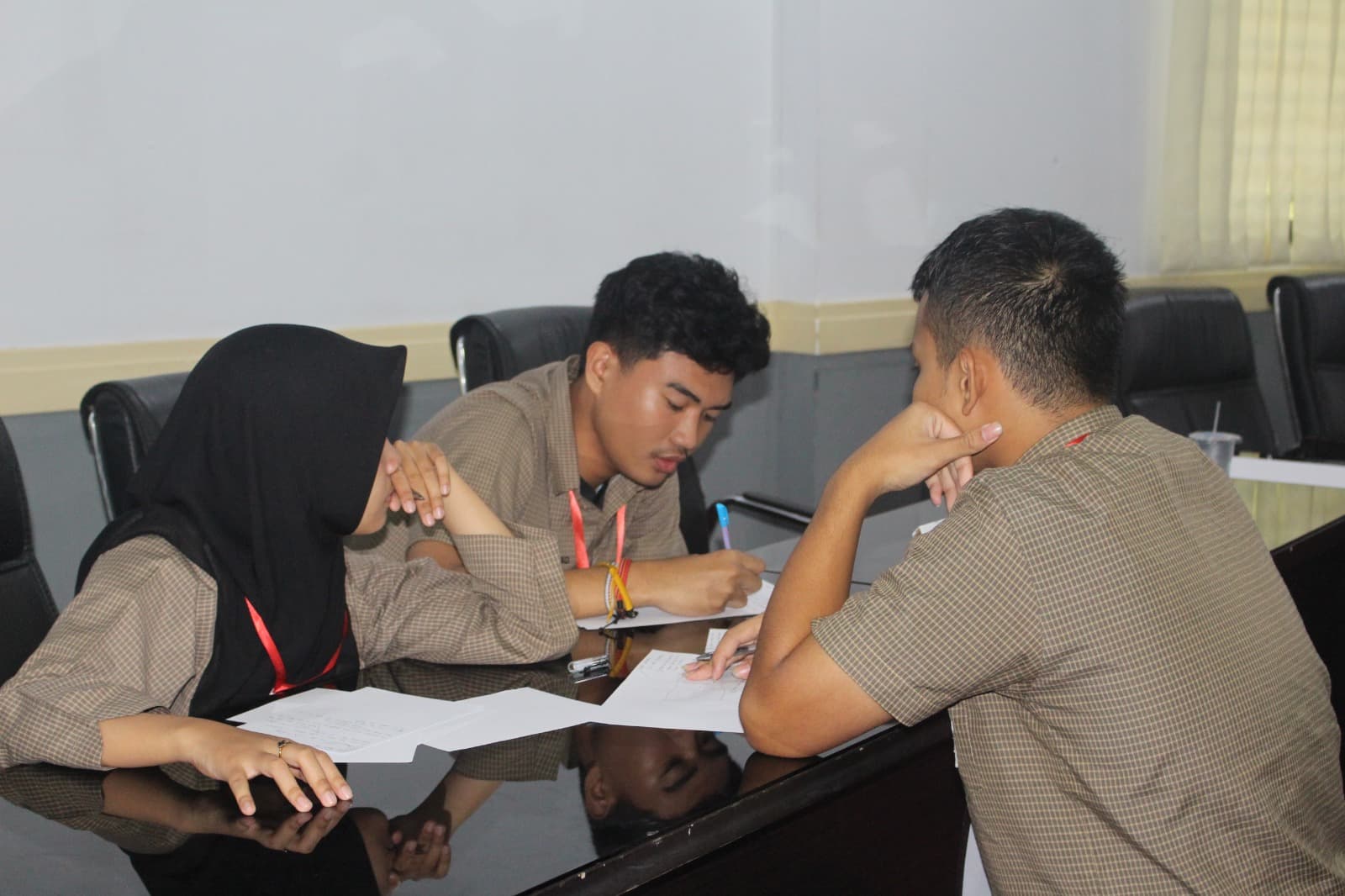 Debat Bahasa Indonesia