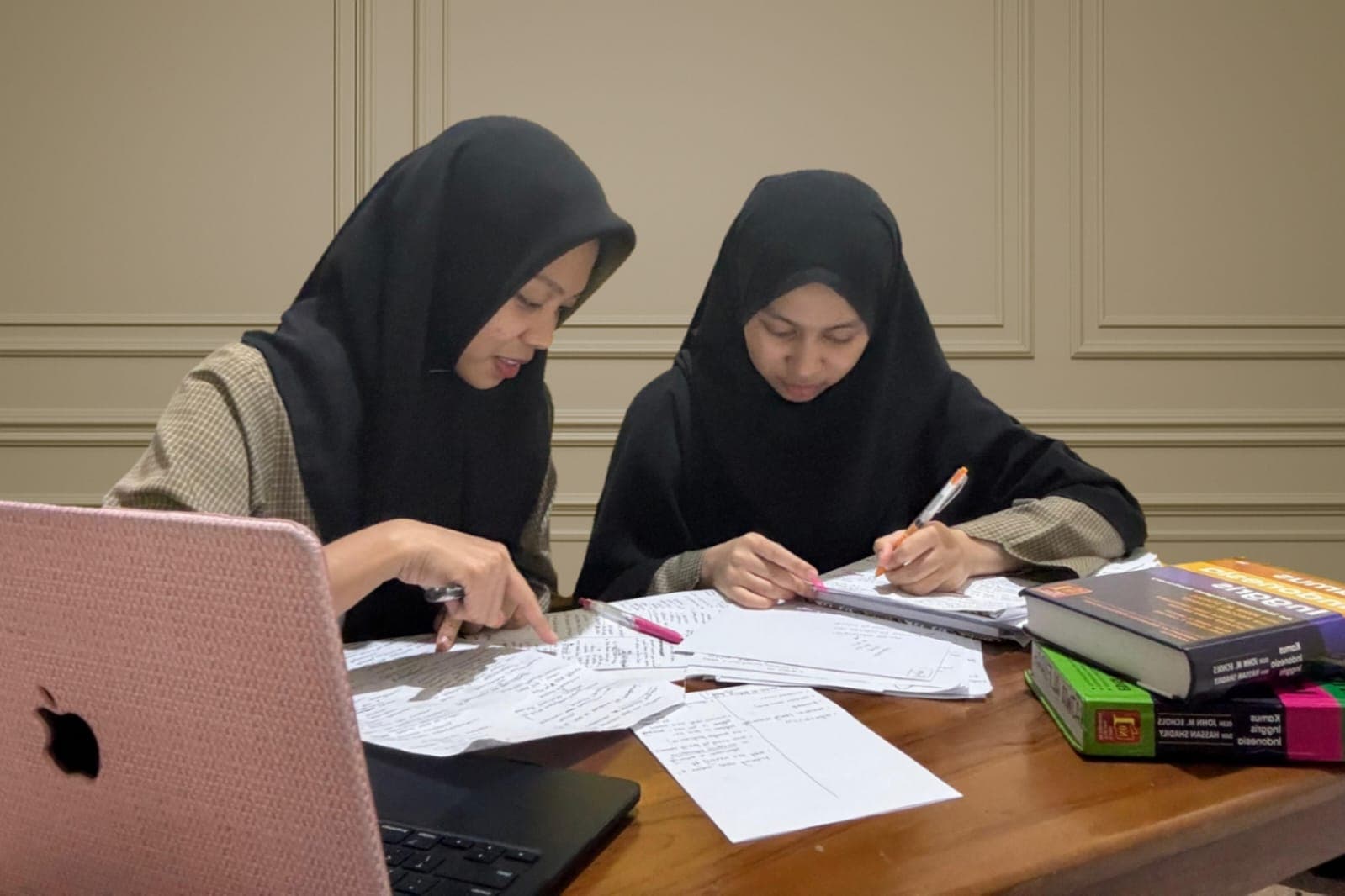 Debat Bahasa Inggris