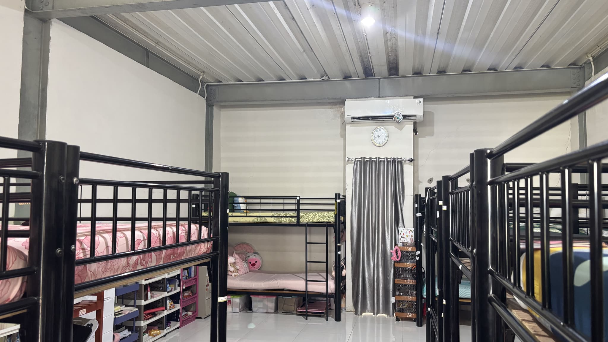 Kamar Asrama Ber-AC