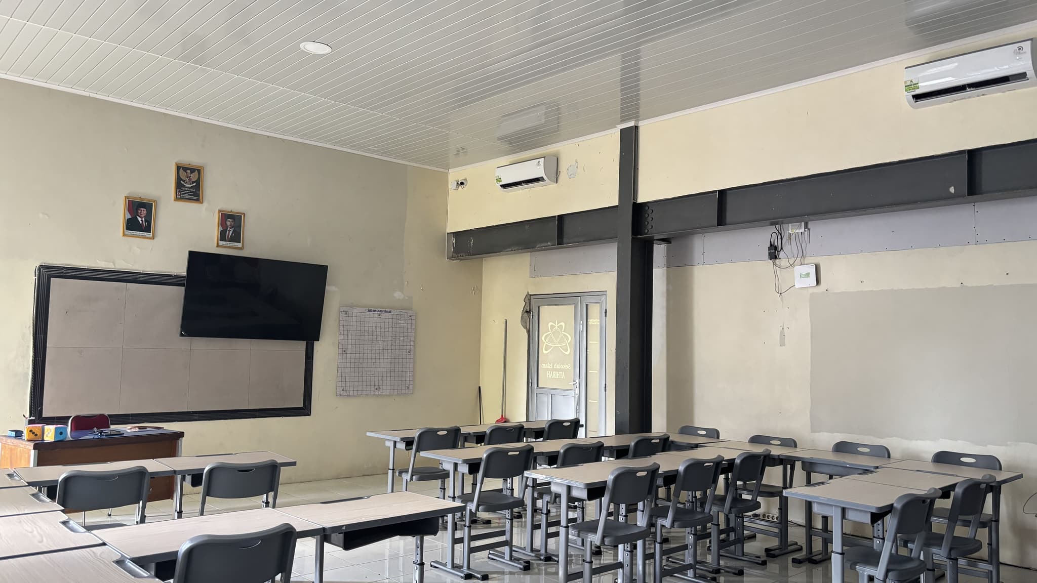 Ruang Kelas Ber-AC dan Smart TV